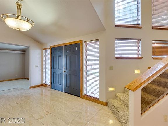 5th image of 291 E Country Club Dr