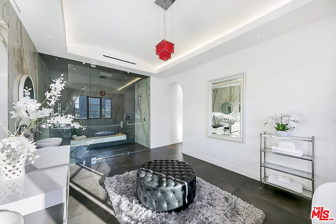 6 bed, 8.0 bath, 11000 sqft, $49,950 — Photo 4