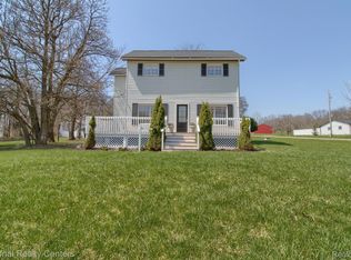 12380 Parkin Ln, Fenton, MI 48430