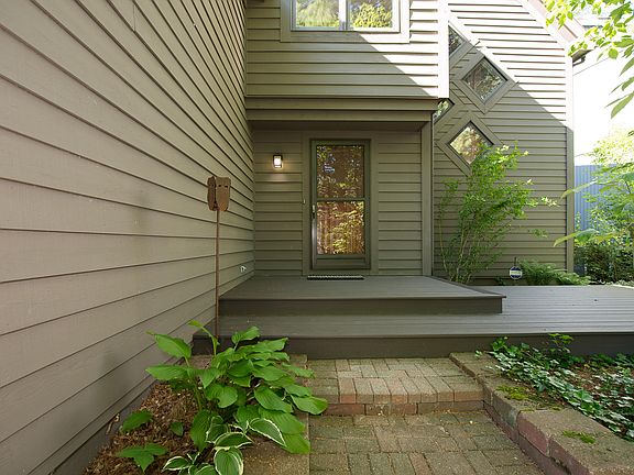 2nd image of 555 Glendale Cir