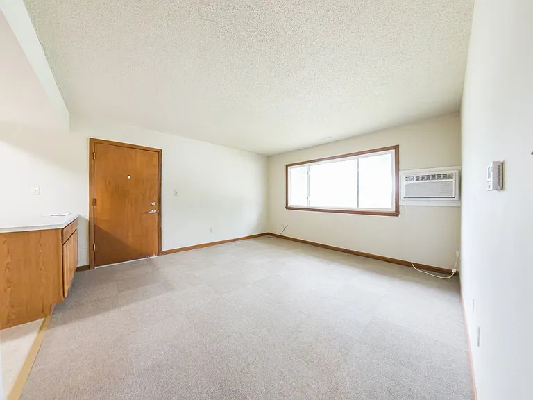 Raceway Park Apartments — Photo 8