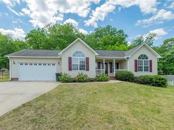 676 Old Castle Dr, Randleman, NC 27317