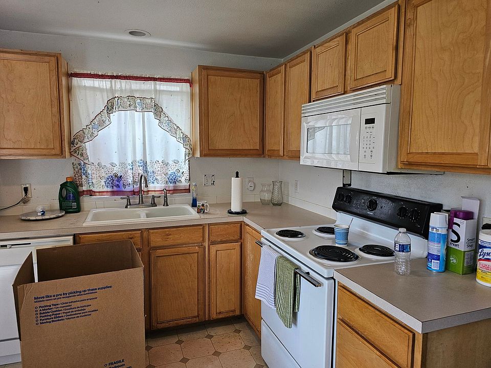 2nd image of 52 SE 165th Ave