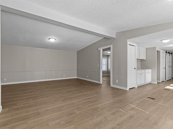 4th image of 1158 S Collyge Ave