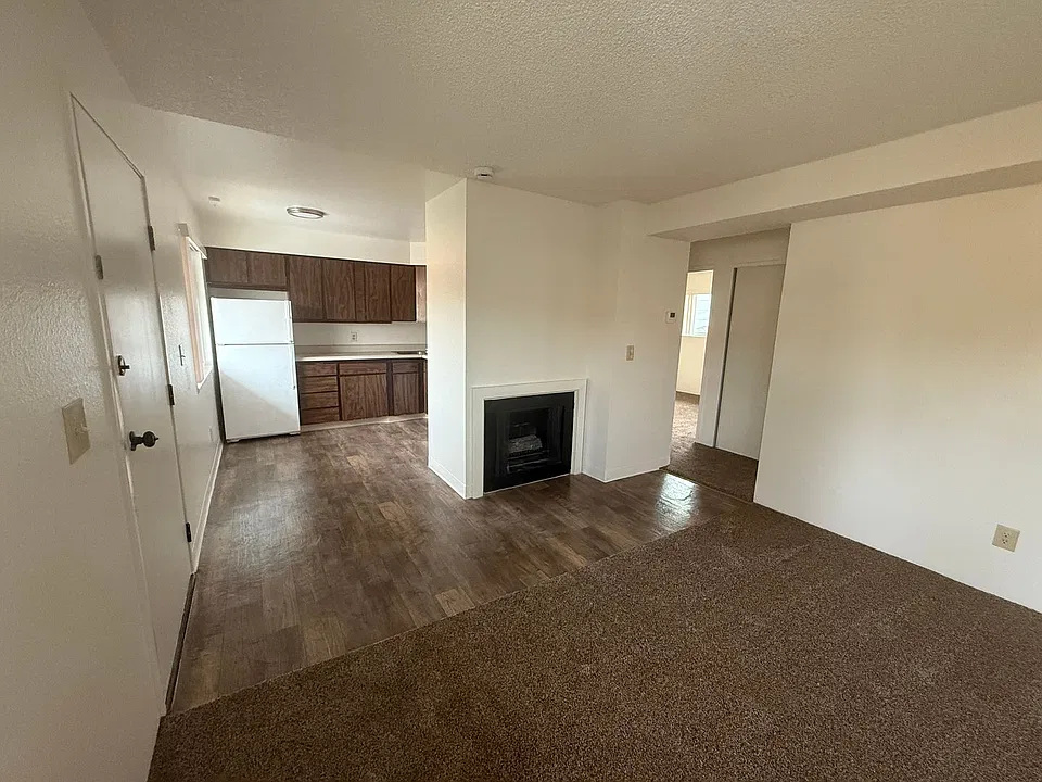 Parkview Villas & Apts