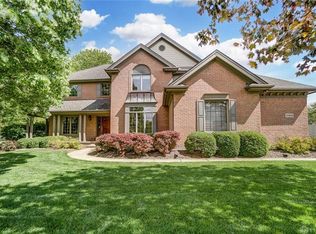 1154 Walnut Valley Ln, Dayton, OH 45458