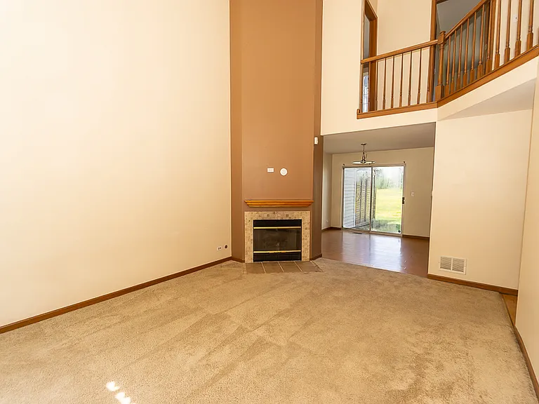 1174 Longford Rd — Photo 2