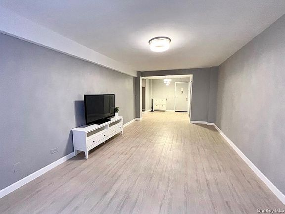 5th image of 13317 Sanford Avenue #2J