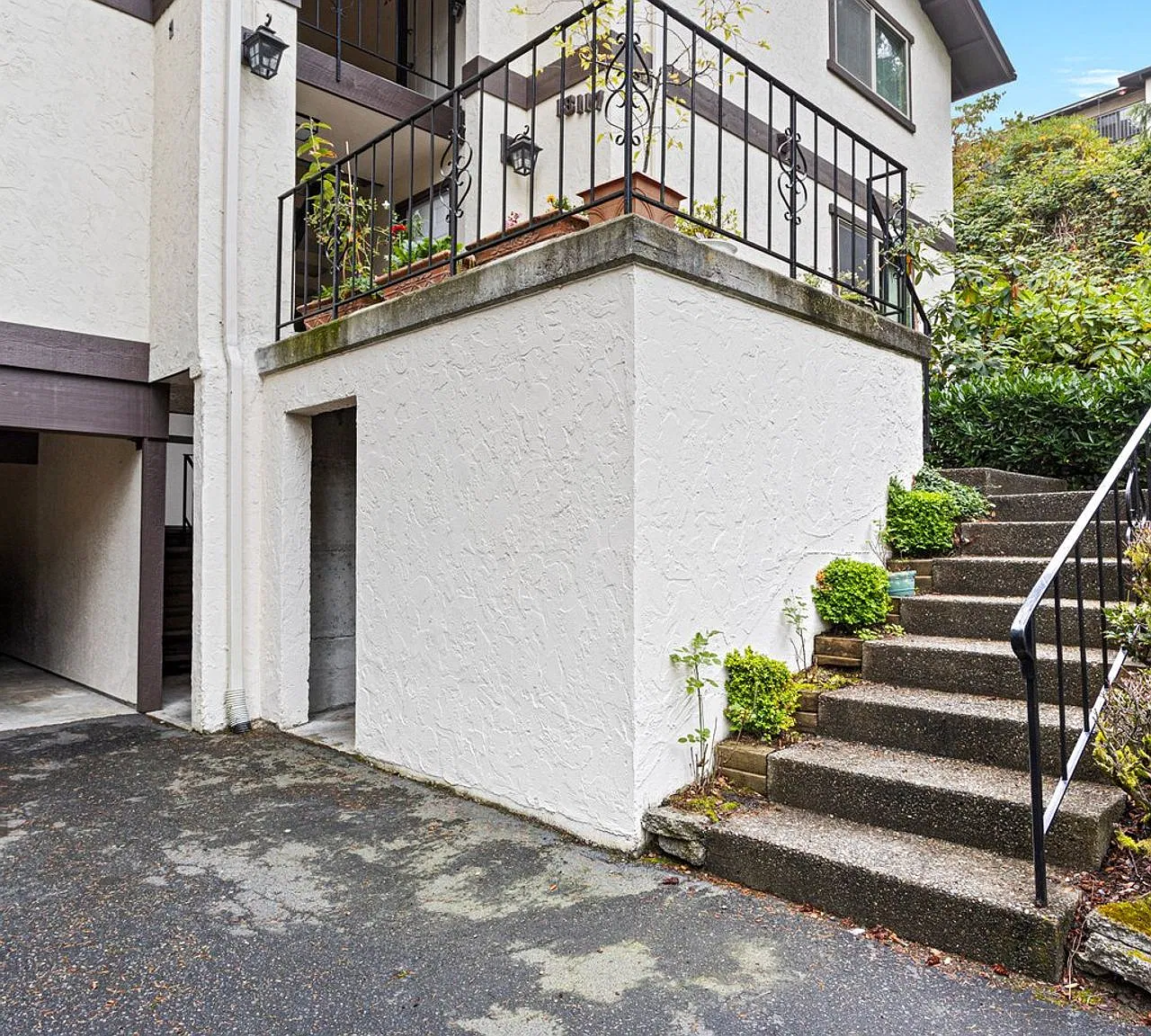 North Forest Apartments — Photo 4