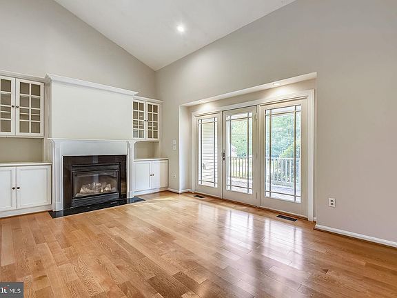 5th image of 412 Beach Dr