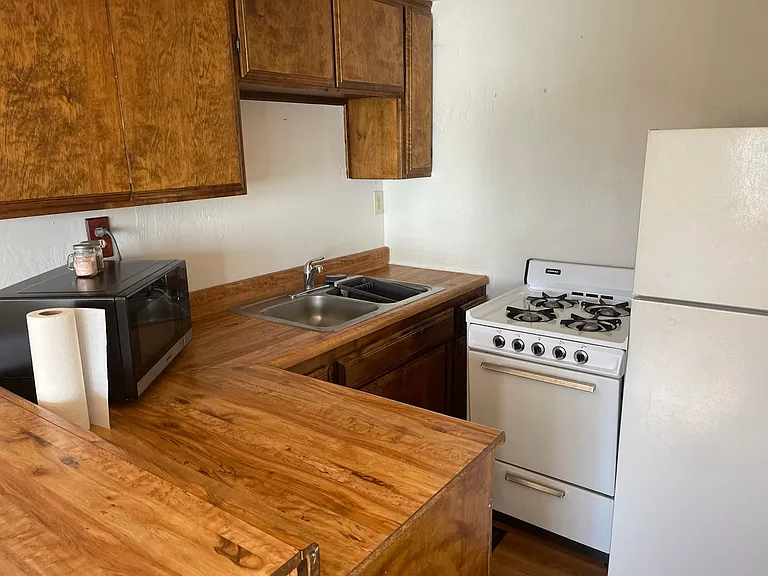 187 Bakersfield Ave — Photo 4