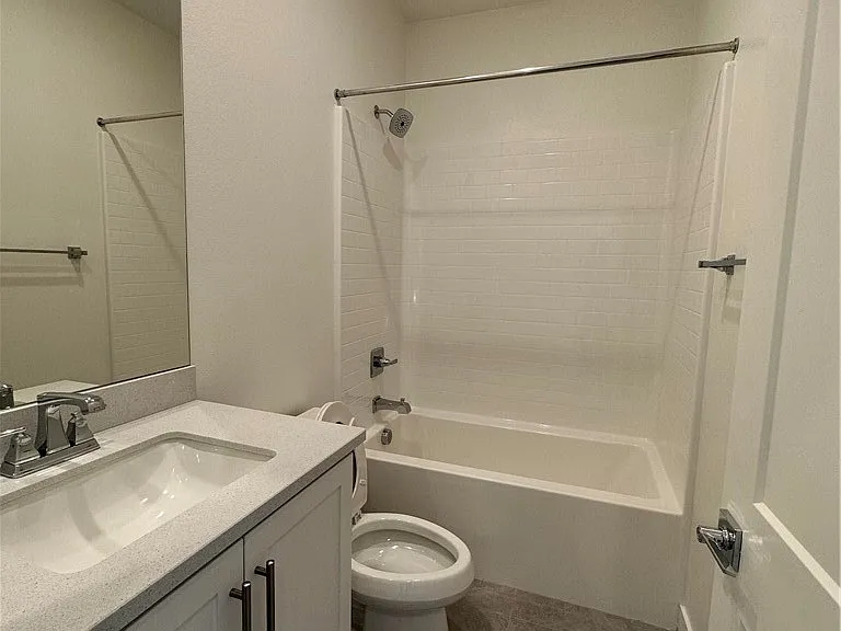 2317 W Broadway #41 — Photo 35