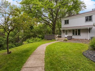 4854 Grenwich Trl N, Oakdale, MN 55128
