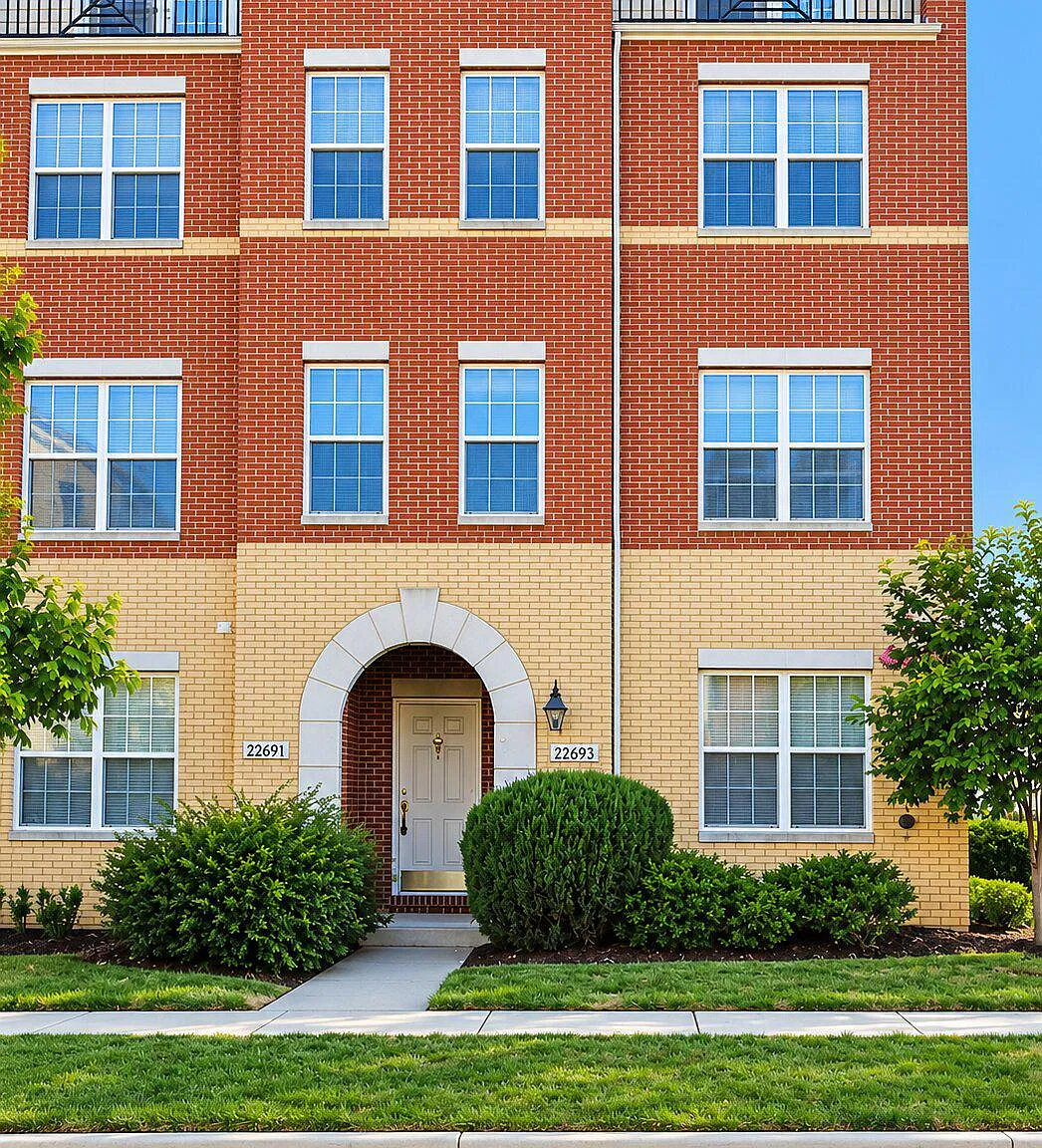 Residences @ Br — Photo 1