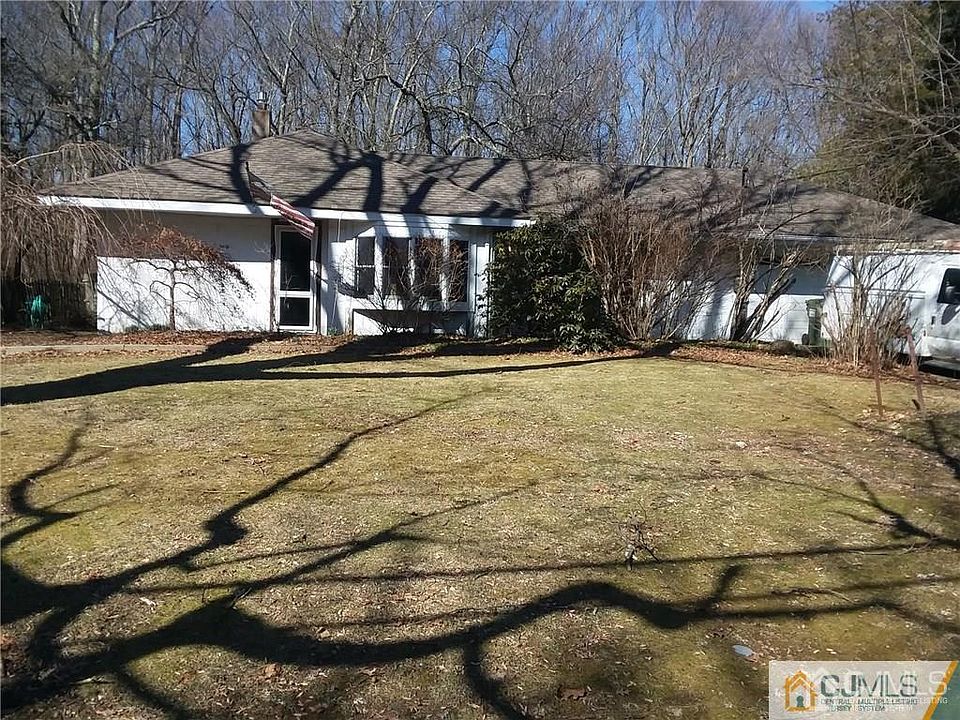 1st image of 24 Pine Dr