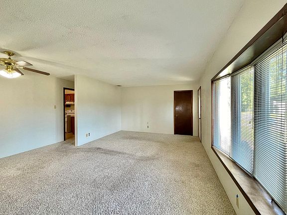 3rd image of 157 Munzert Dr
