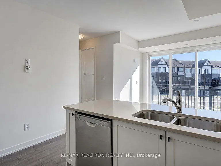 160 Densmore Rd #1104 — Photo 11