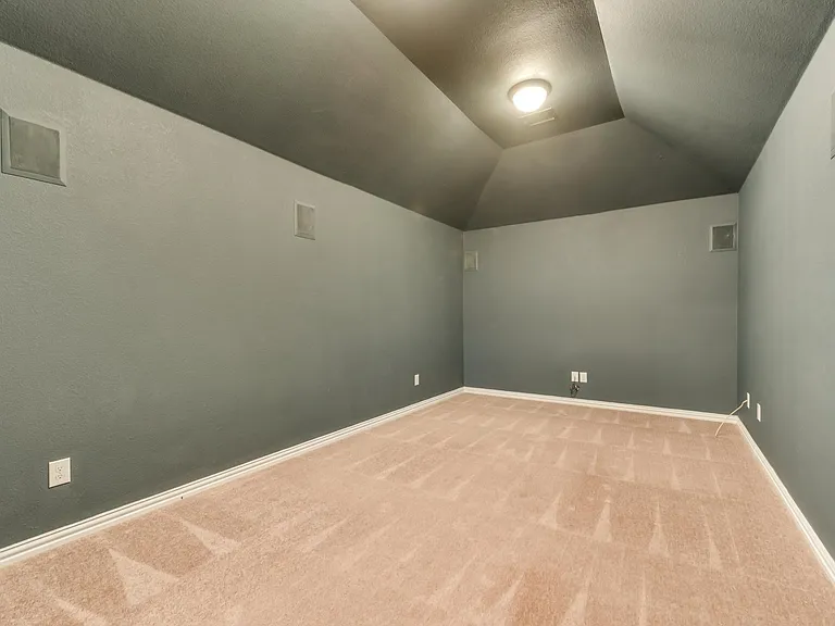 13909 Blueberry Hill Dr — Photo 17