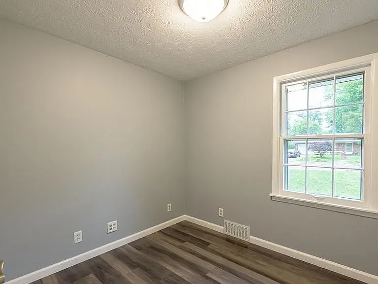 1125 Windsor Dr — Photo 13