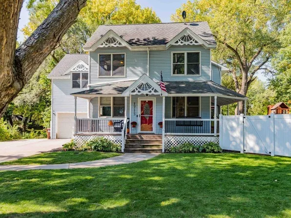 1715 Howard St N, Maplewood, MN 55109