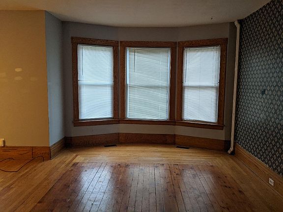 3rd image of 1021 Ames St #1