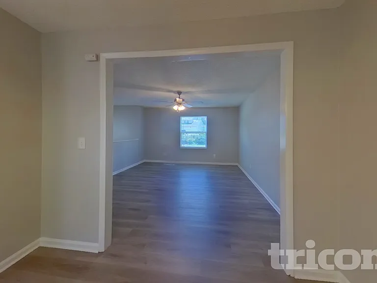 111 Woodspur Rd — Photo 4