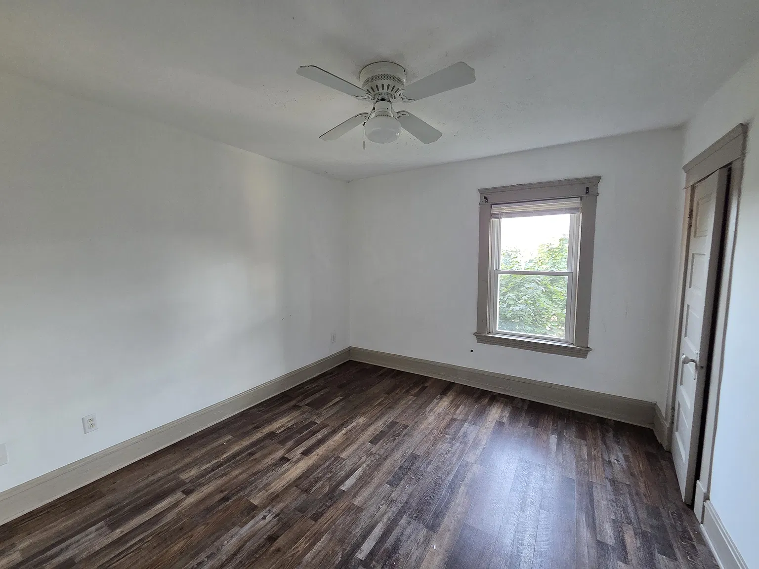 3 bed, 1200 sqft, $1,200 — Photo 2