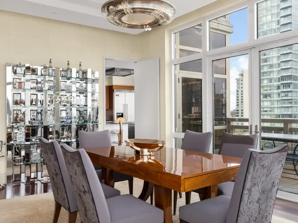 300 East 55th Street image 4 of 20