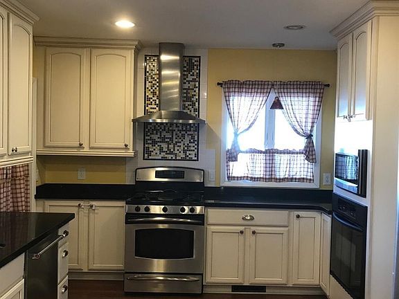 4th image of 320 W Golf Ave