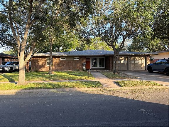 2nd image of 525 Grant Pl