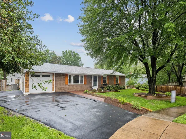 1250 Redwood Ct, Herndon, VA 20170