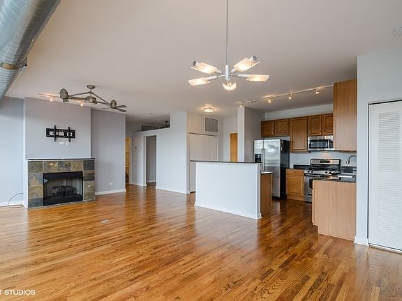 5th image of 1071 W 15th St Unit 426