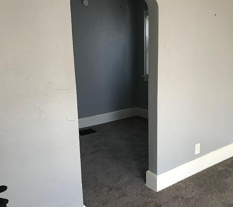 1st image of 1681 Linden Ave