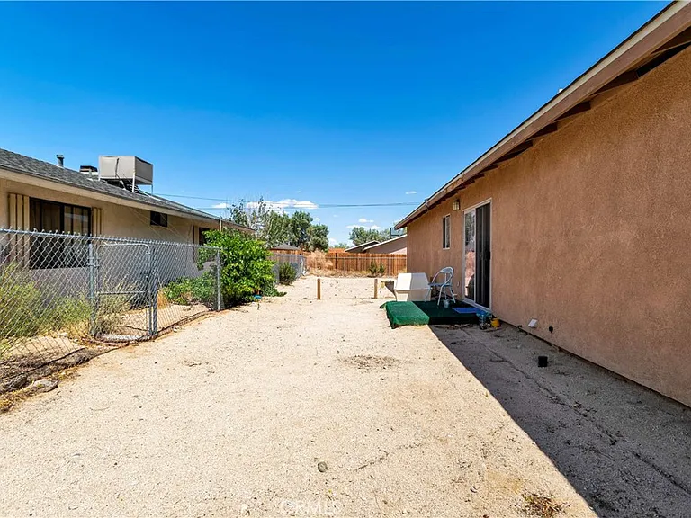 6627 Smoketree Ave — Photo 25