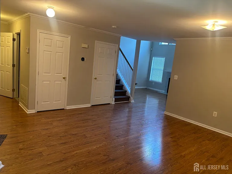 131 Murray Dr — Photo 8