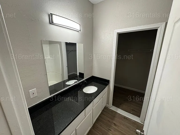 1324 S Emporia Ave — Photo 4