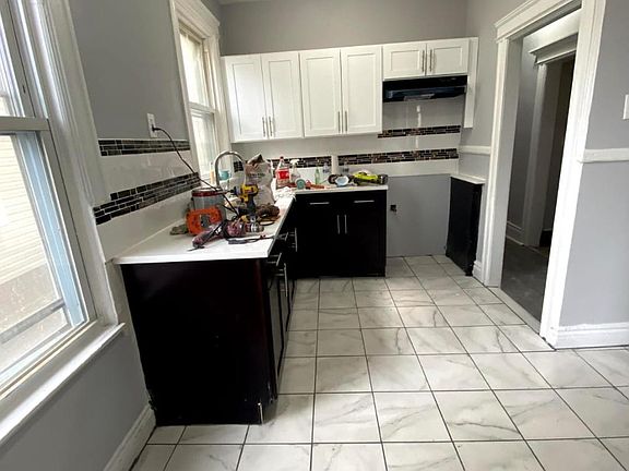 5th image of 806 S 12th St Floor 1