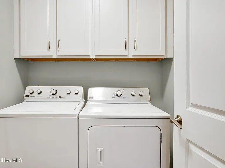 1639 Fallen Leaf Ln #B — Photo 12