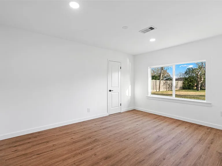5023 Redstart St — Photo 32
