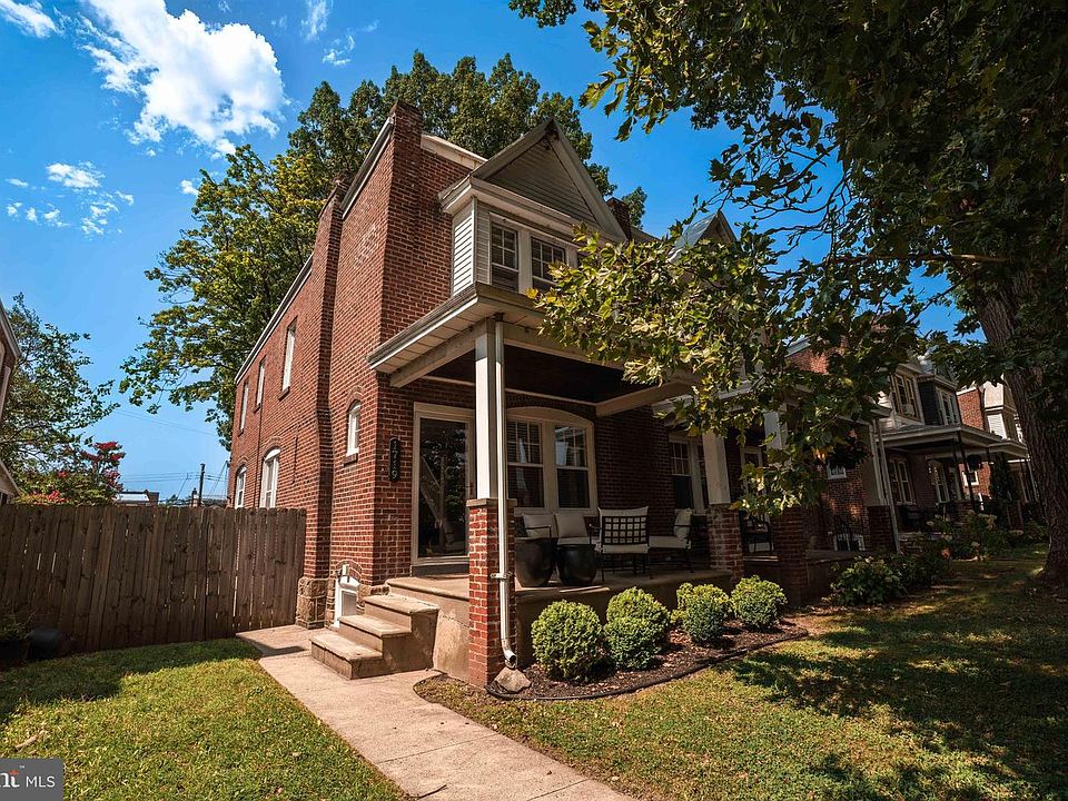 1st image of 1719 Powell St