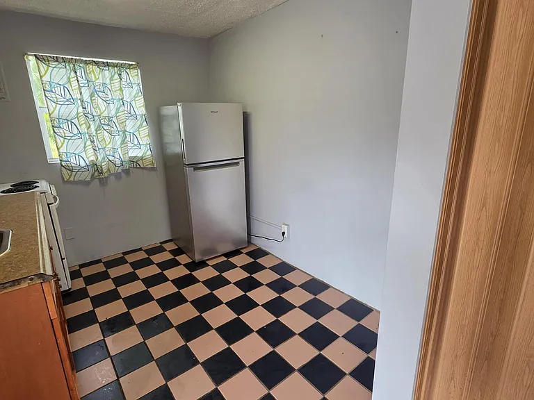 5926 Taft St — Photo 3