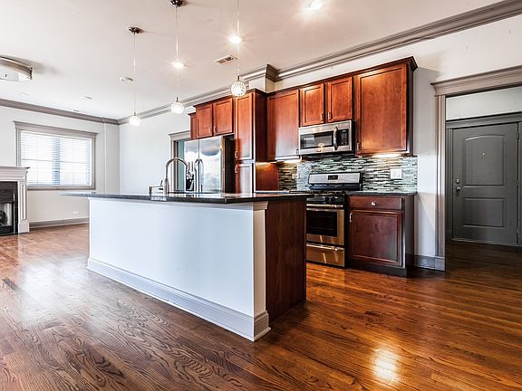 5th image of 4705 S Champlain Ave APT 303