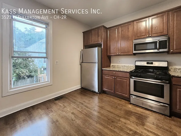 3523 W Fullerton Ave #CH-2R — Photo 2