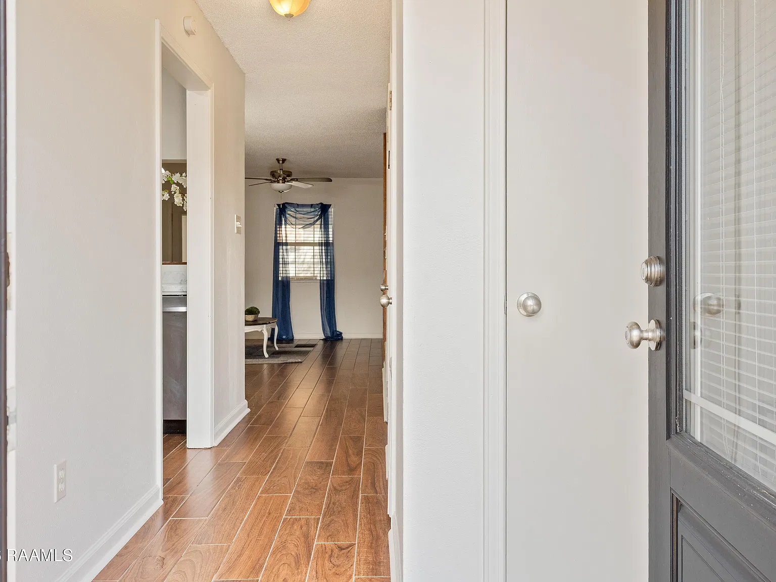2 bed, 1.5 bath, 1150 sqft, $1,100 — Photo 4