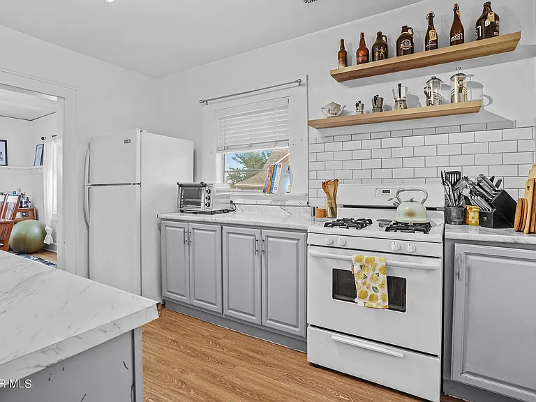4017 Oxford Ave — Photo 17