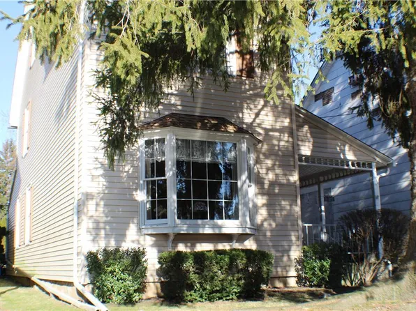 1037 3rd St N, Catasauqua, PA 18032