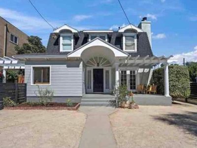 Los Angeles, CA 90046