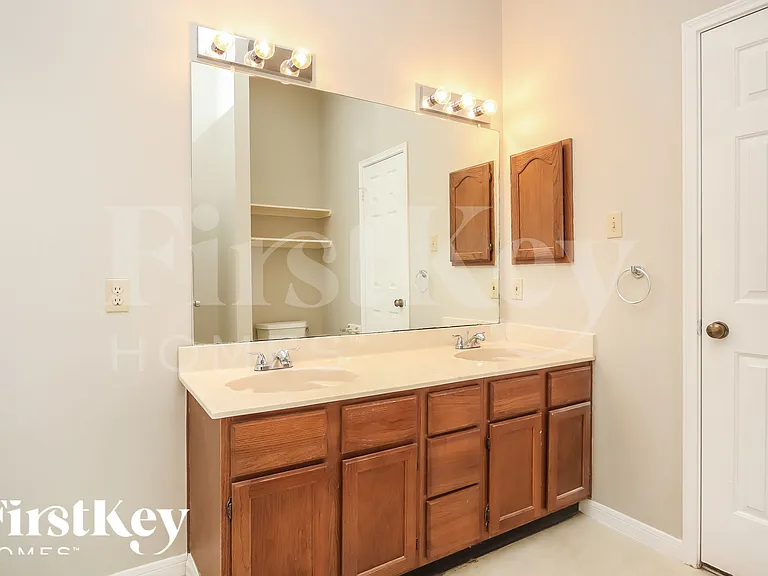 1039 Wentworth Dr — Photo 13