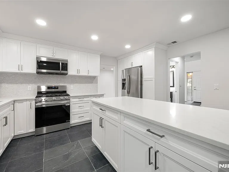 408 Dogwood Ct — Photo 11
