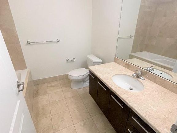 4th image of 410 Evernia St #C/o